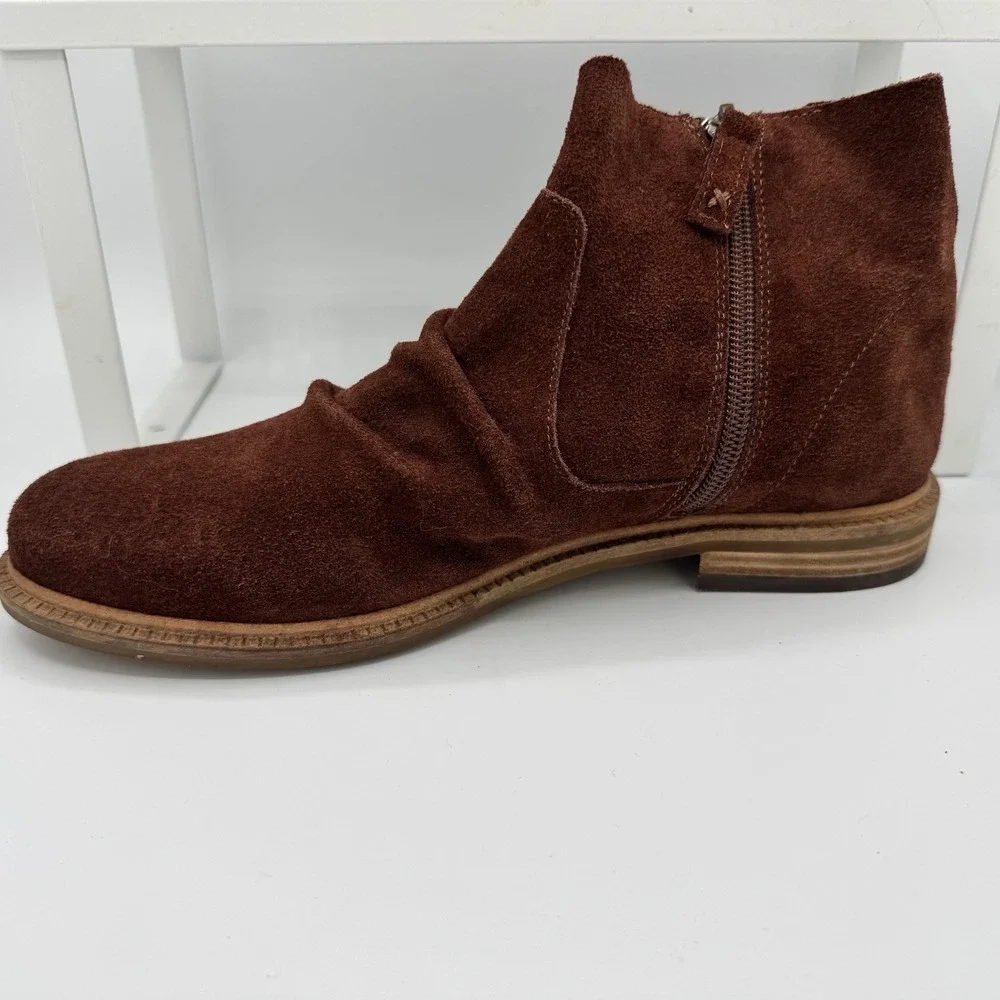 Kelsi Dagger Boots Size 8.5 Women's Suede Upper‎ Ruched Brown Booties west-EUC!